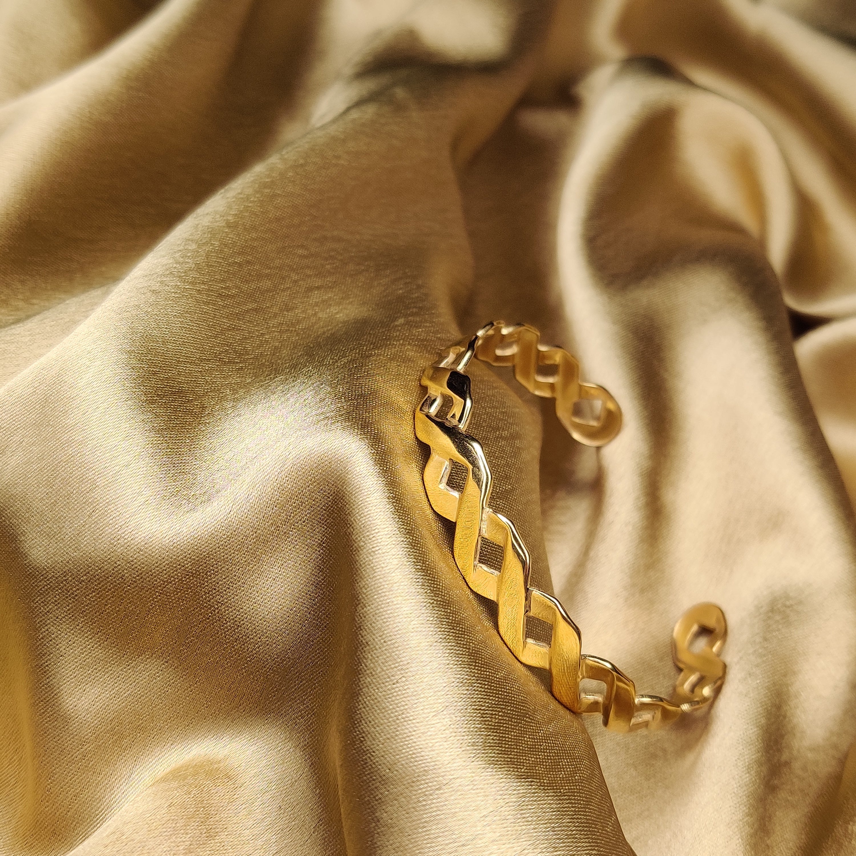 Minimal Bold Anti-Tarnish Bracelet