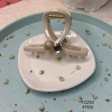 Beige Infinity-Loop Hair Claw Clip