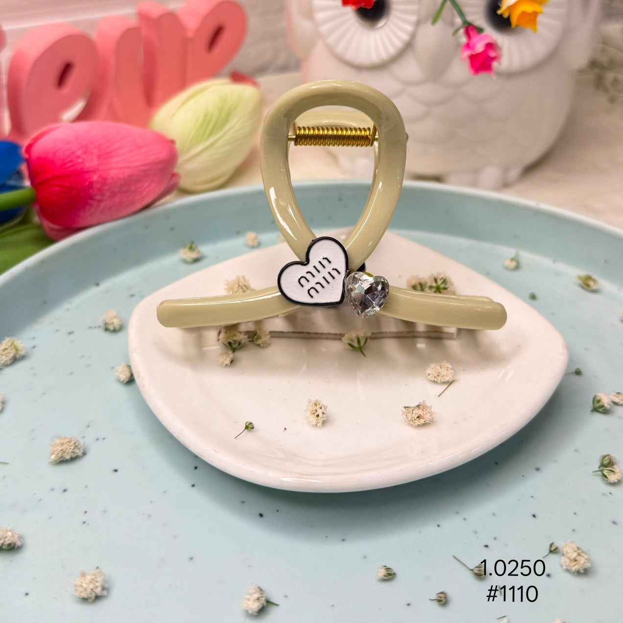 Infinity-Loop Hair Claw Clip