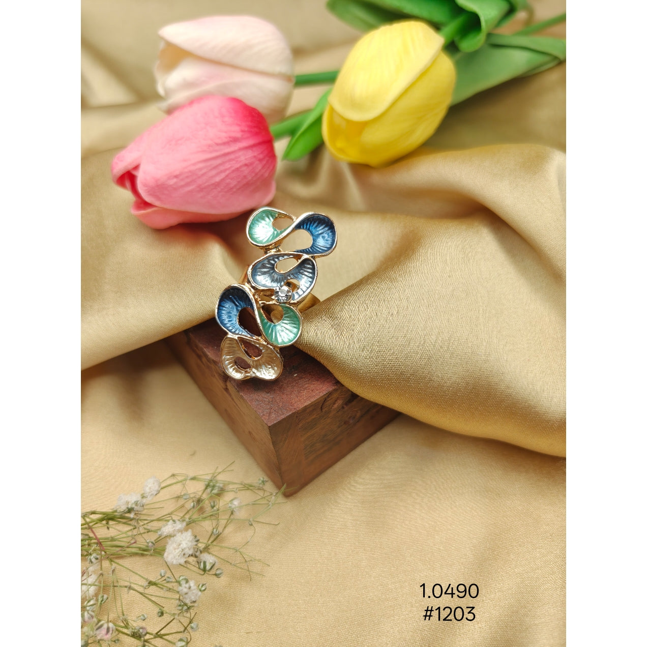 Multi-Tone Enamel Ribbed Petal Cluster Ring