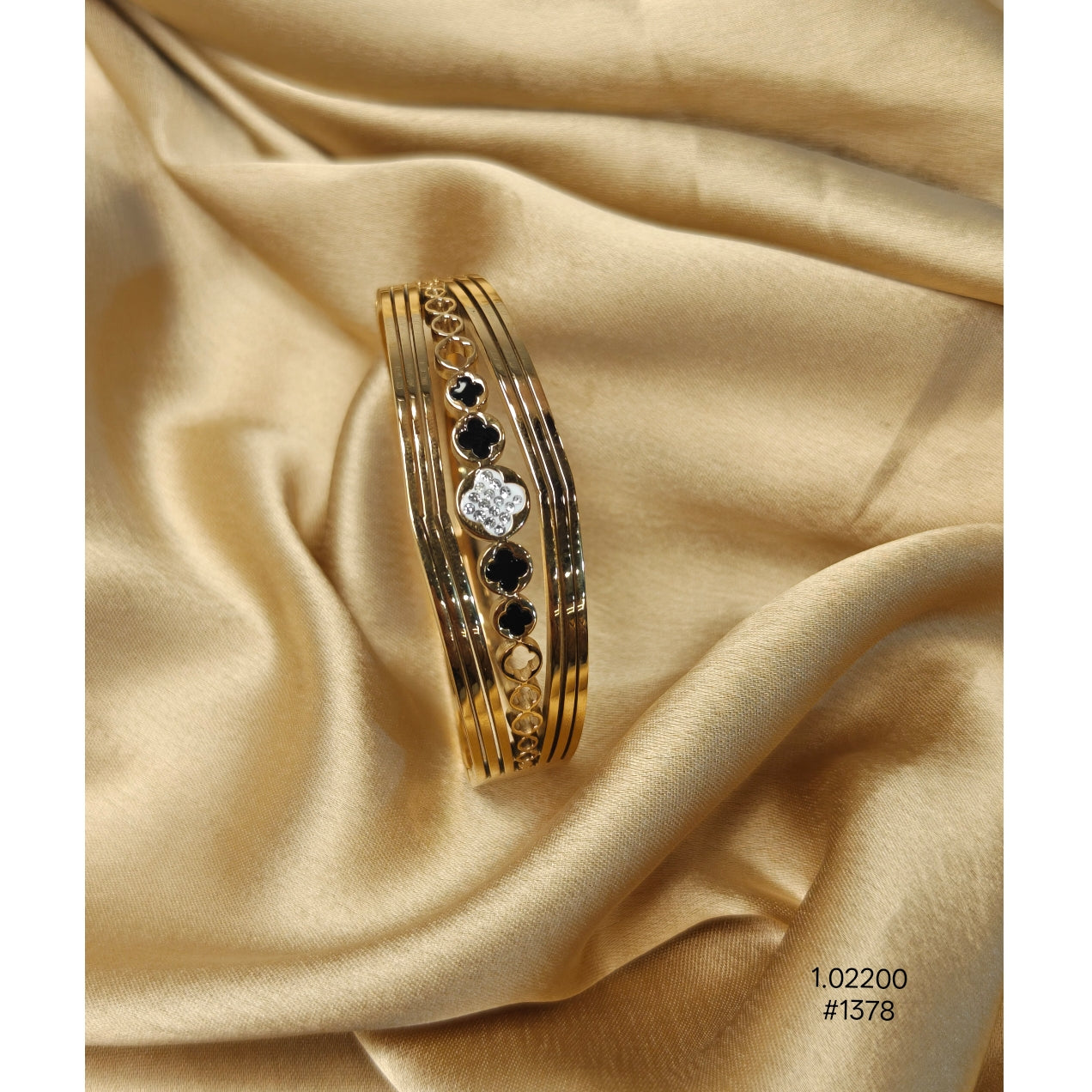 Trendy Black Clover Bracelet Gold Plated