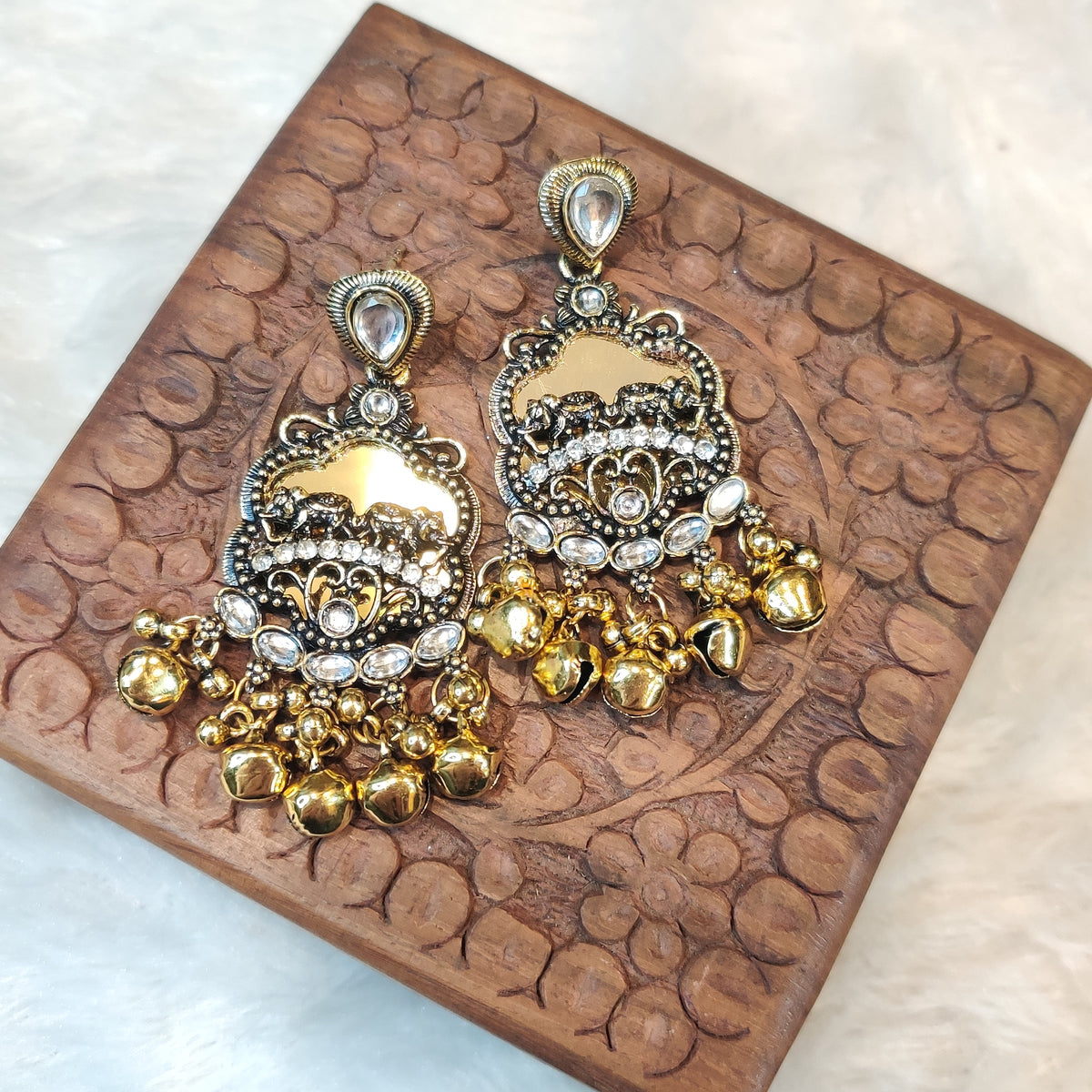 Minimal Mirror Dangler In Gold