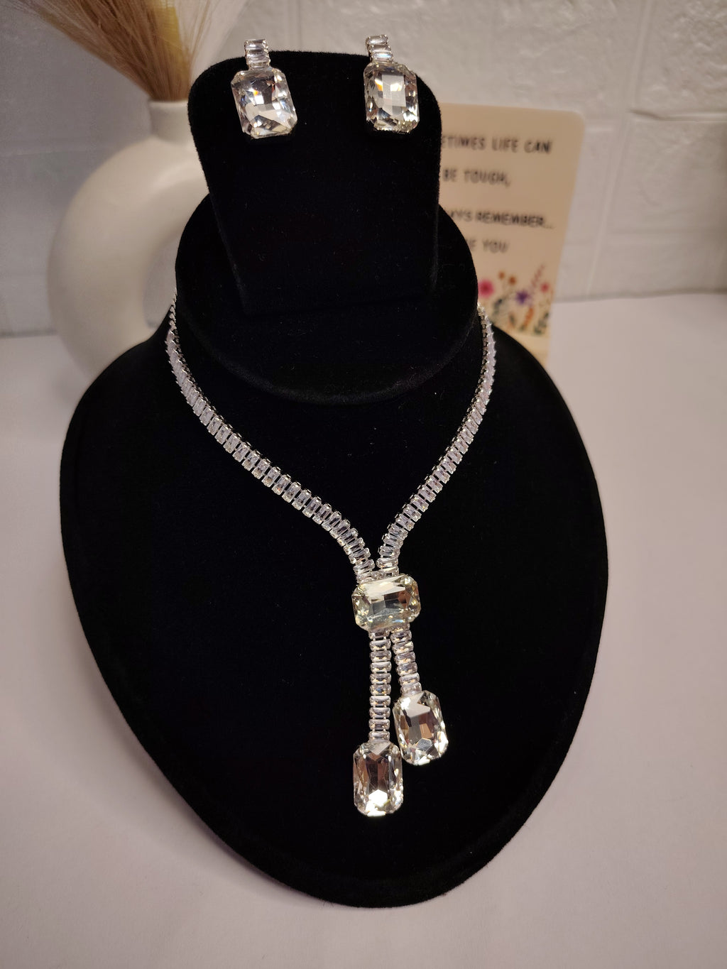 Royal Radiance AD Necklace Set