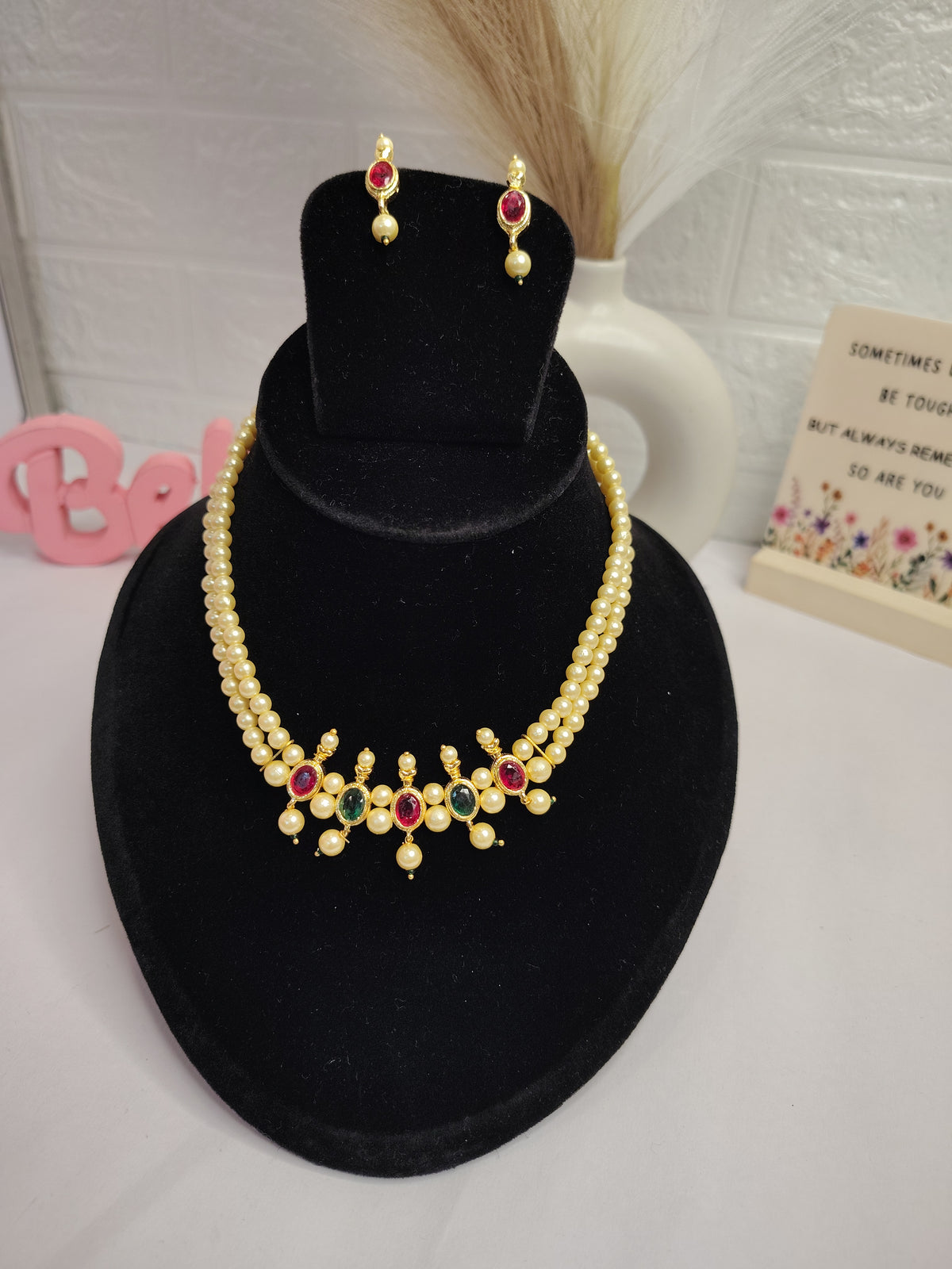 Queen’s Pearl Statement Set