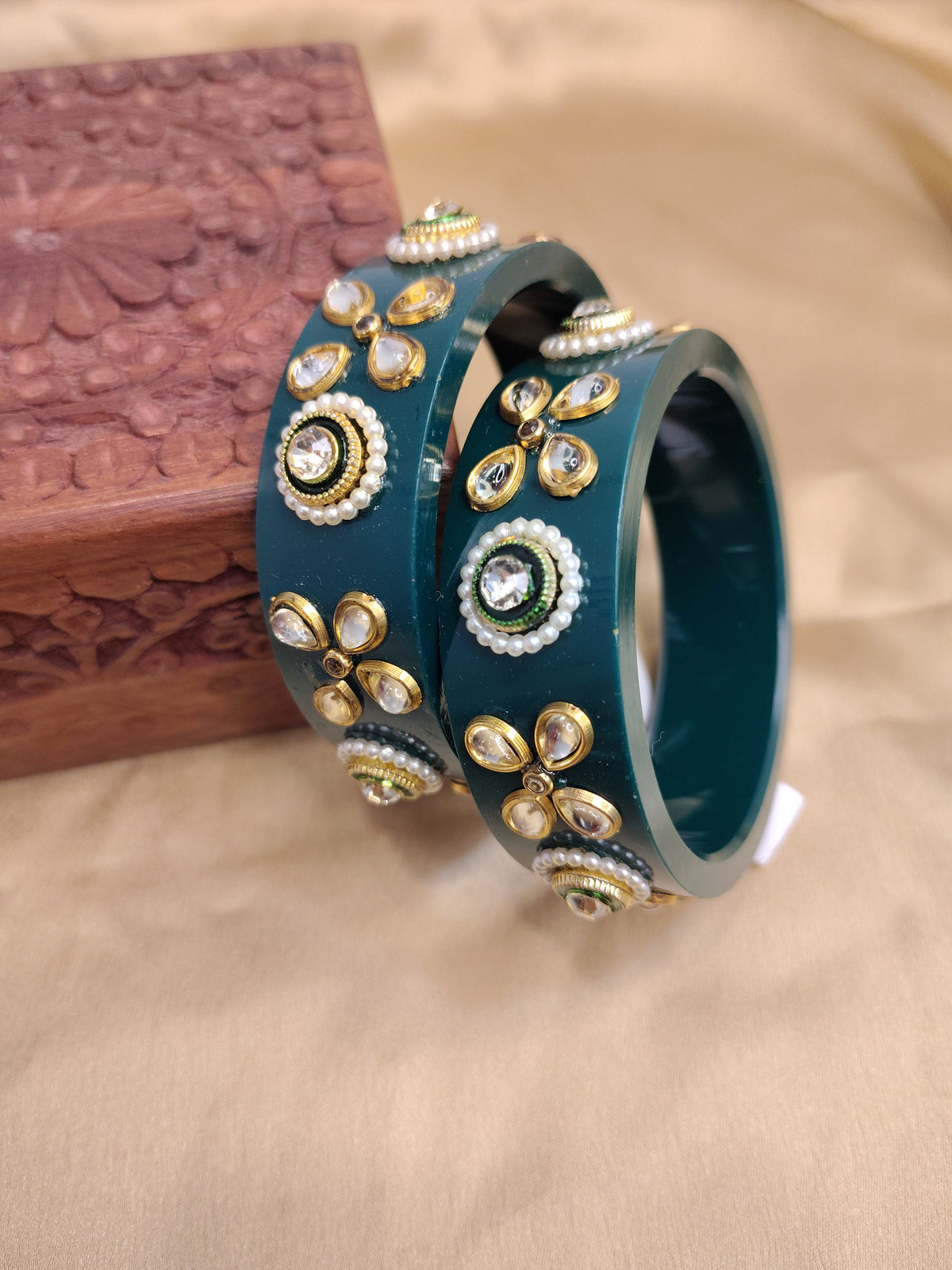 Elegant Green Kundan Bangles – Traditional Jewelry for Women