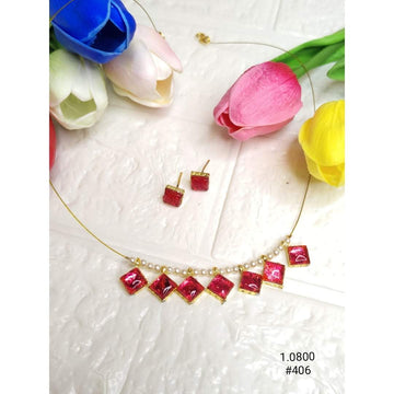 Simple Pink Necklace Designs for Everyday Style