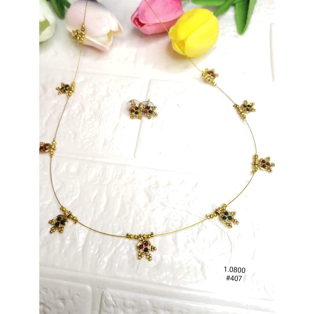 Minimal Yet Stunning: Gold Necklaces You Need Now
