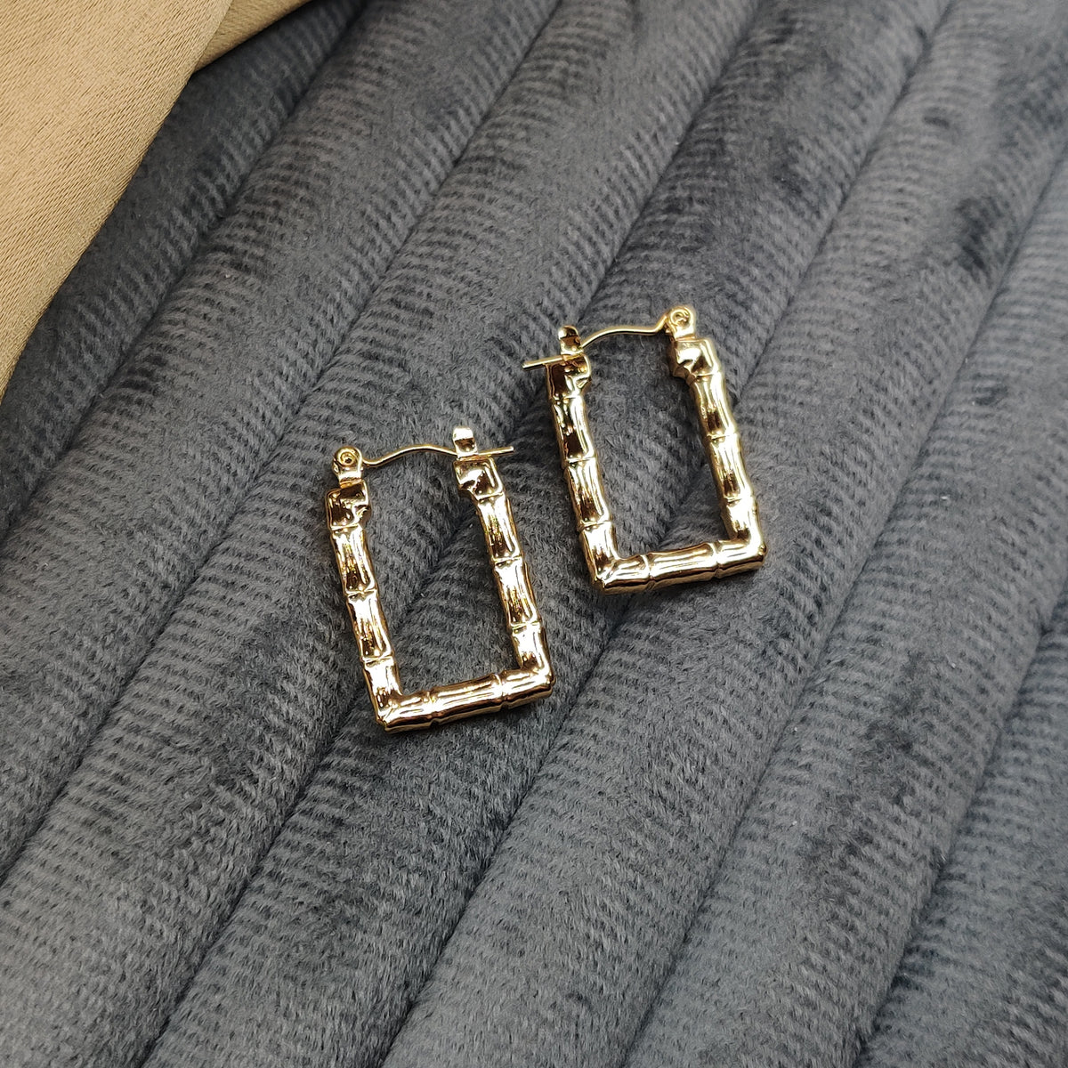 Geometric Hoops