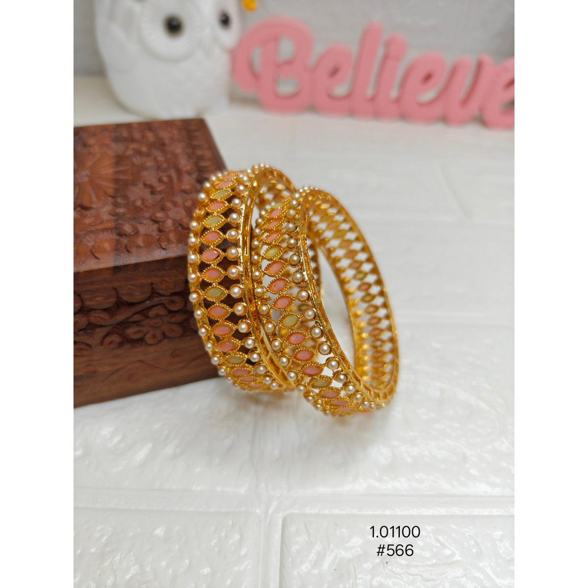 Gold-plated kundan bangle