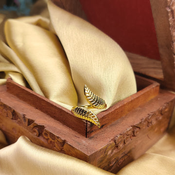 Adjustable Leafy Ring