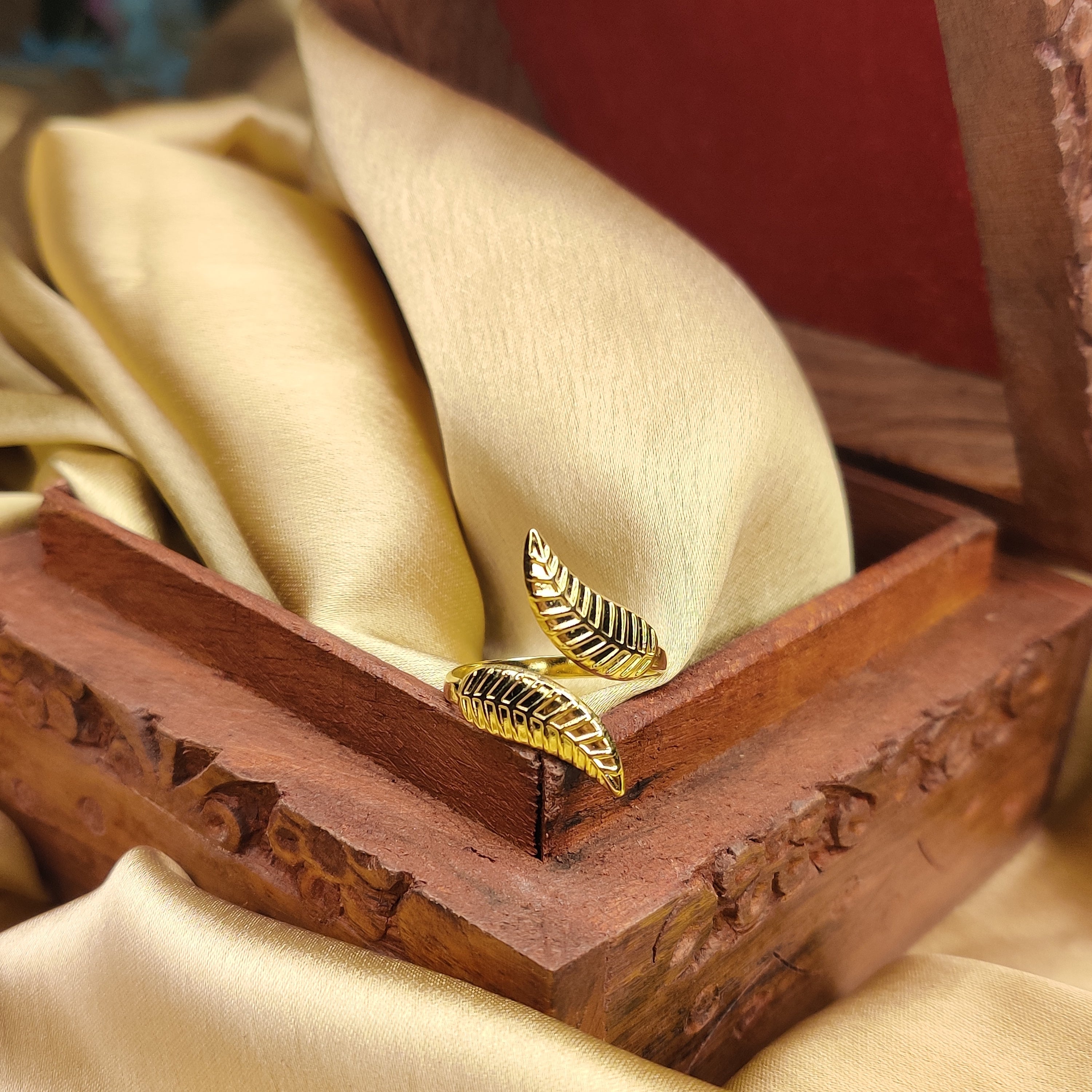 Adjustable Leafy Ring