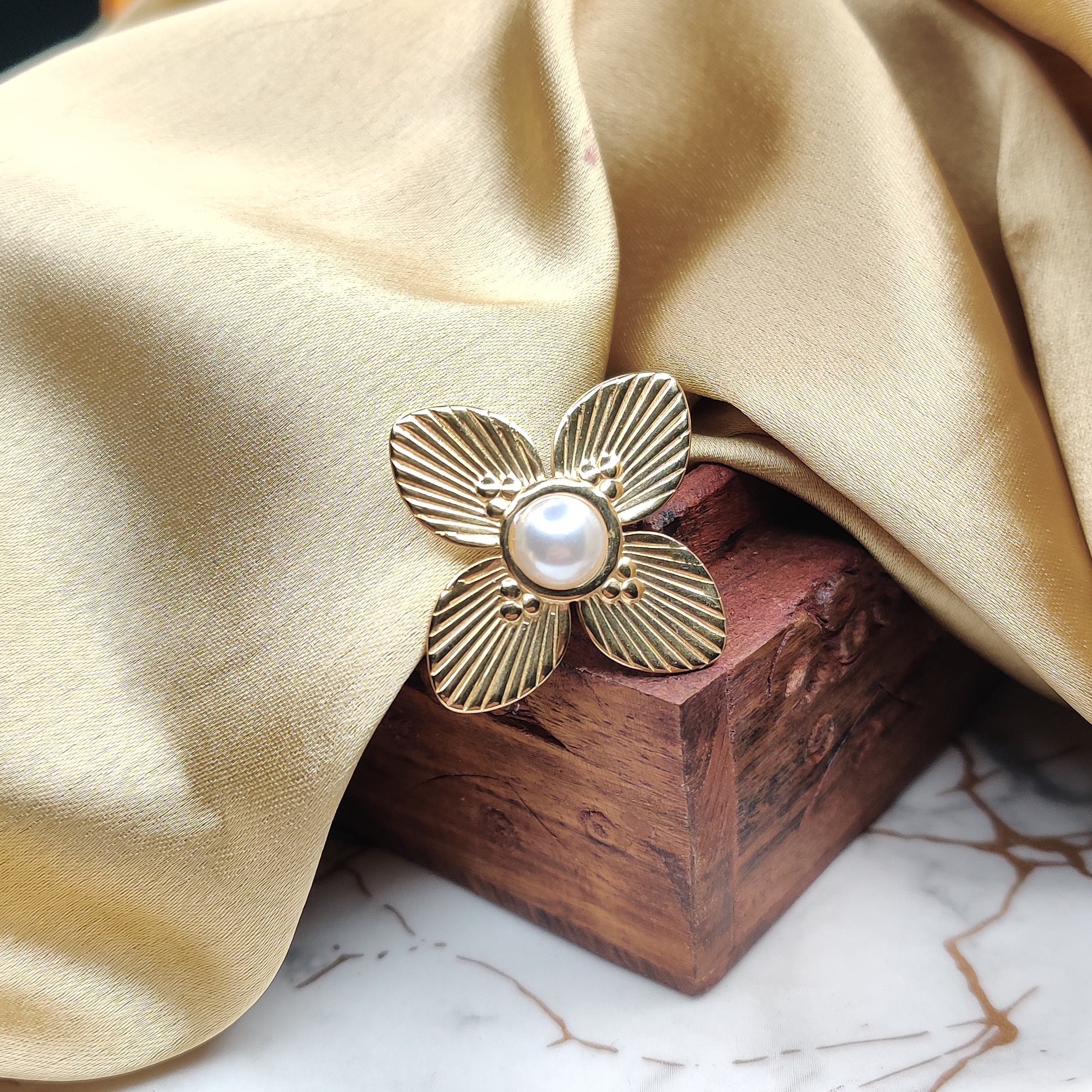 Flower Ring With Pearl