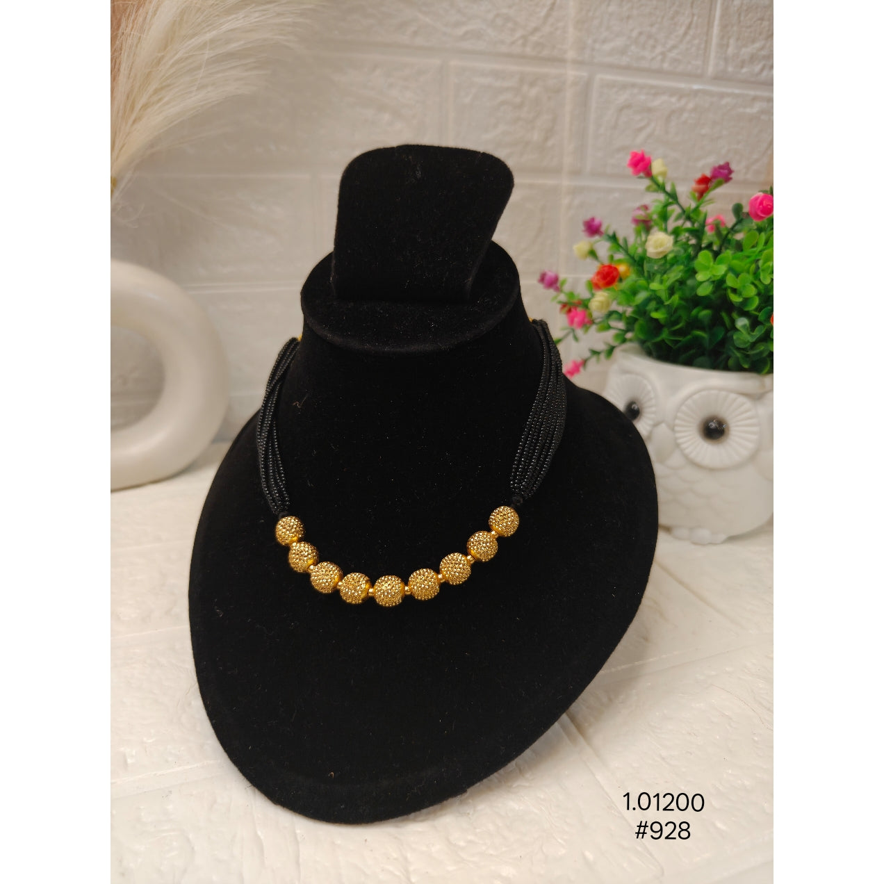Black beads and gold-plated textured balls Necklace