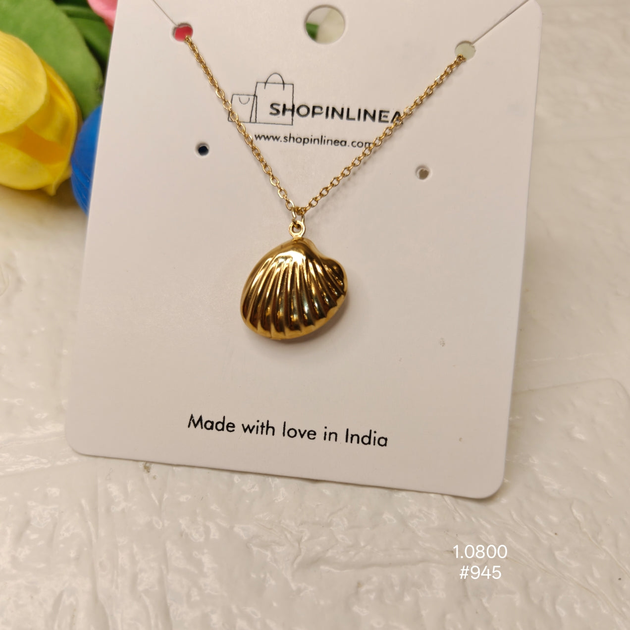 Elegant Gold Shell Pendant Chain